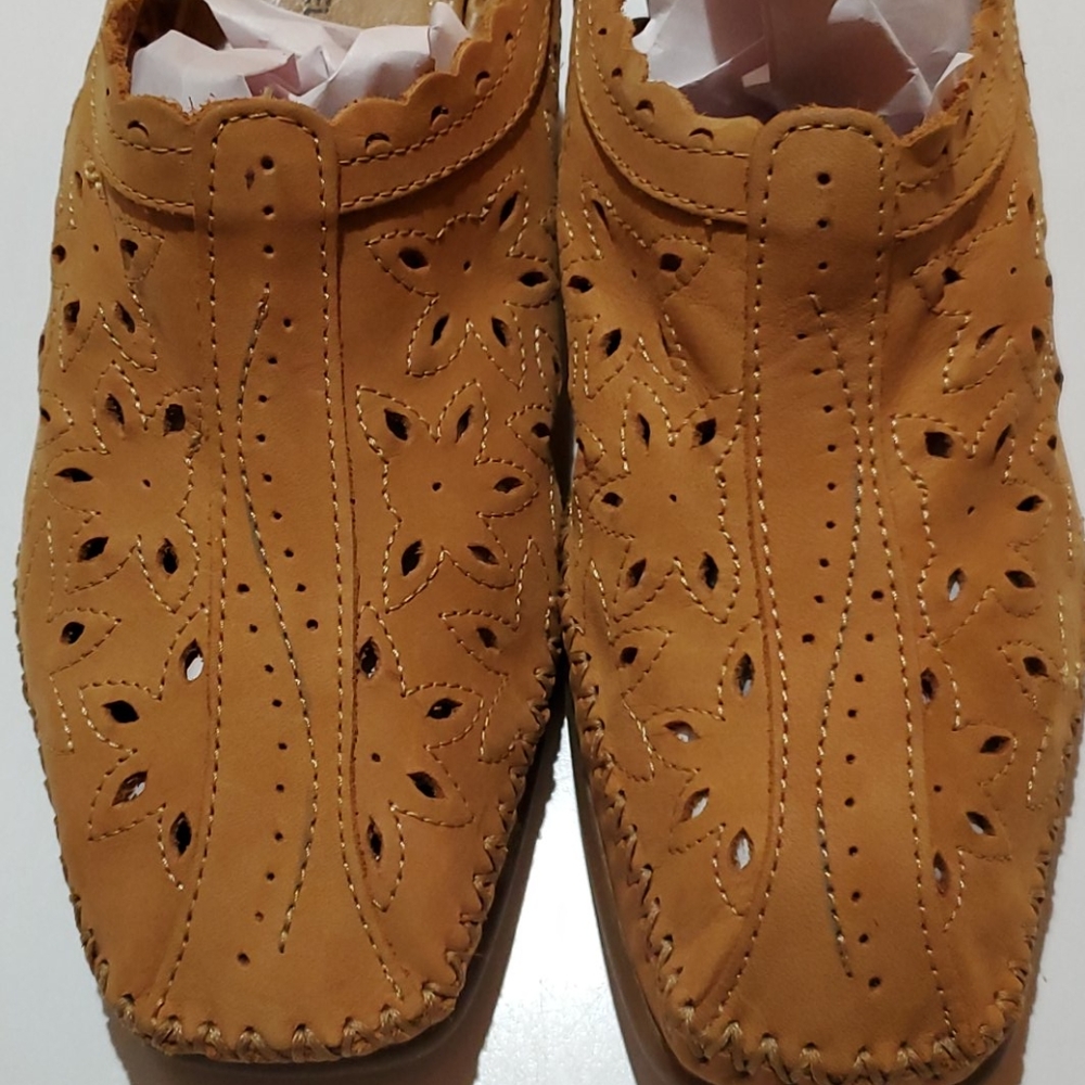 Eric Michael block healed lazer cut shoes - Picture 5 of 7